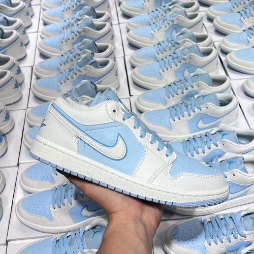 JORDAN 1 LOW SE REVERSE ICE BLUE 