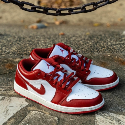 Jordan 1 Low White Dune Red 