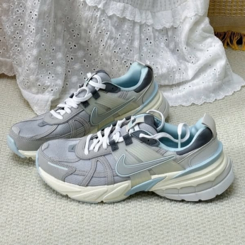 NIKE V2K RUN LIGHT BONE IRON ORE