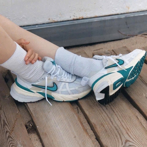 NIKE V2K RUN WHITE DUSTY CACTUS