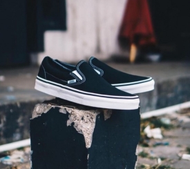 SLIP ON BLACK WHITE