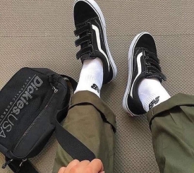 OLD SKOOL BLACK WHITE TRAP