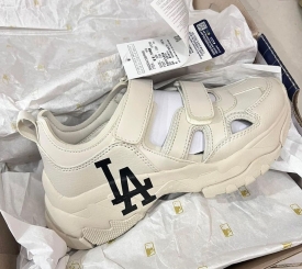 MLB CHUNKY MASK WHITE AND GUM 