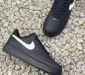 NlKE AIR FORCE 1 CORE BLACK 