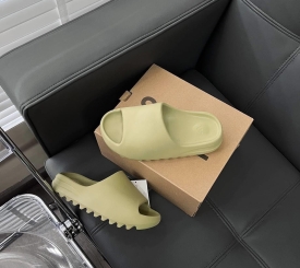 Yeezy Slide Resin
