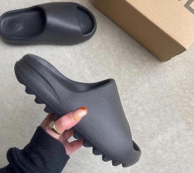 Yeezy Slide Dark Onyx 