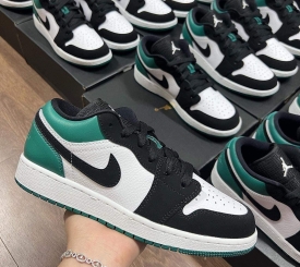 JORDAN 1 LOW BLACK MYSTIC GREEN