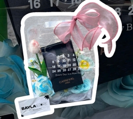 TÚI QUÀ HOA MÀU XANH DƯƠNG - Ô LỊCH THẮT NƠ 