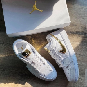 JORDAN 1 LOW WHITE GOLD