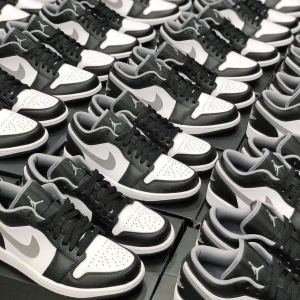 JORDAN 1 LOW SMOKE GREY V3