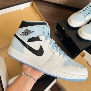 JORDAN 1 MID ICE BLUE  