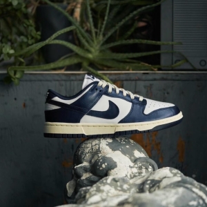 NI.KE DUNK LOW PREMIUM "VINTAGE NAVY"