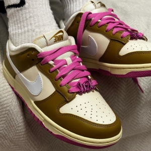 Nike Dunk Low SE "Dance - Bronzine Pink"