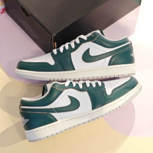 Jordan 1 Low Oxidized Green