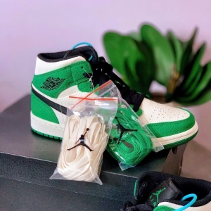 Jordan 1 Mid Pine Green