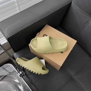 Yeezy Slide Resin