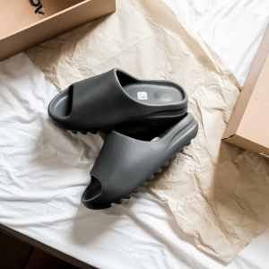 Yeezy Slide Slate Grey
