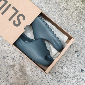 Yeezy Slide Marine 
