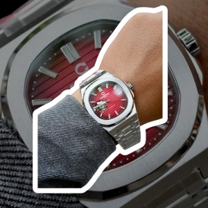 CARNIVAL 8128G SILVER RED FACE 